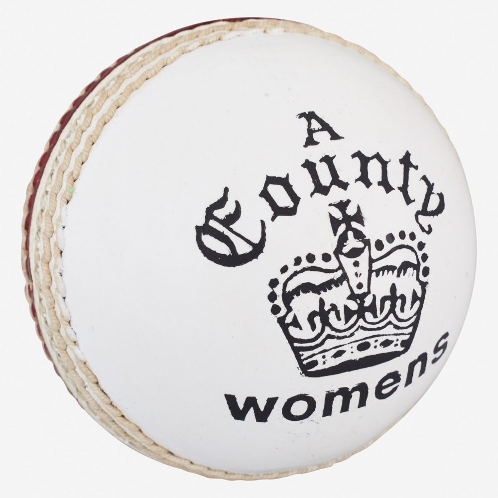 COUNTY CROWN RED/WHITE CRICKET BALL