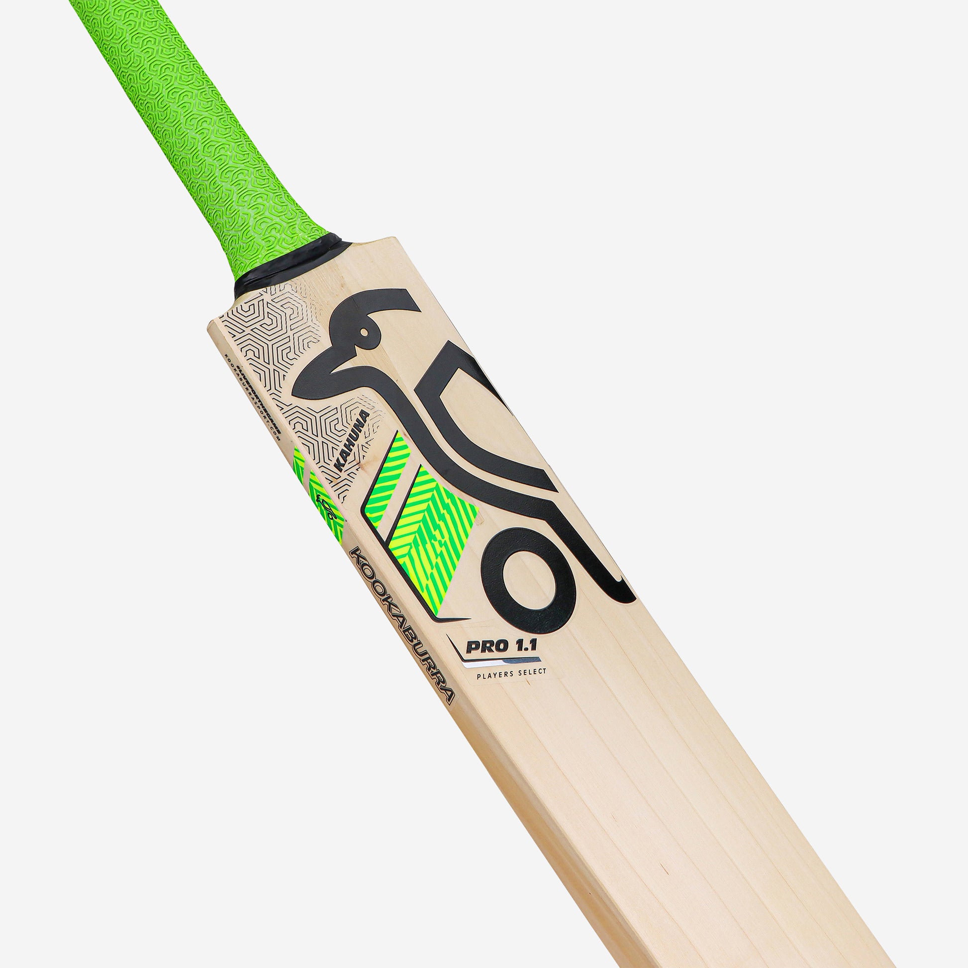 KAHUNA PRO 1.1 PLAYERS SELECT JUNIOR CRICKET BAT