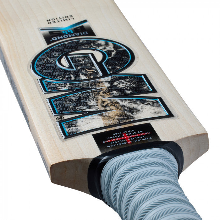 GM Diamond Cricket Bat - Junior