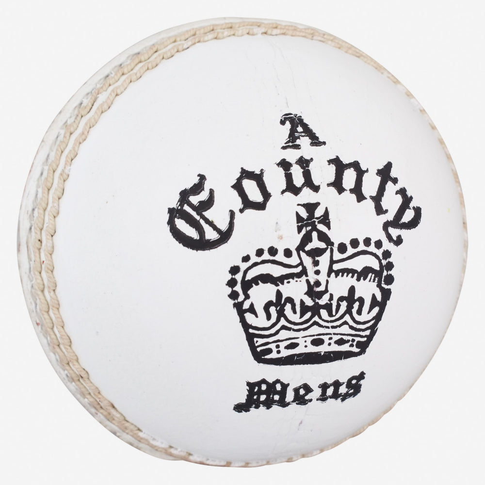 COUNTY CROWN RED/WHITE CRICKET BALL